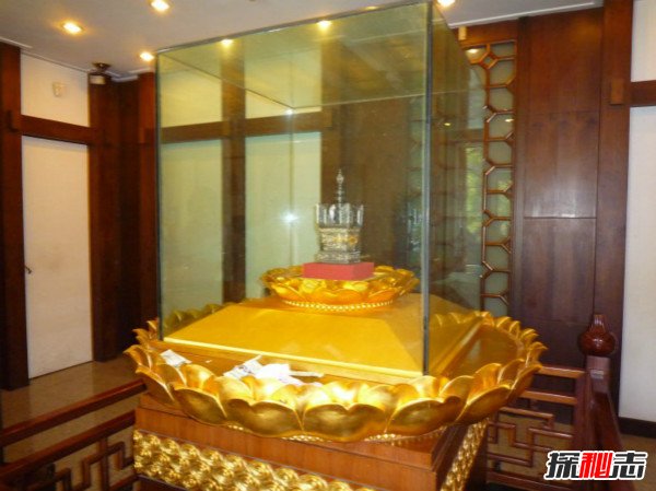 雷峰塔地宫里都有什么?藏在地宫中的宝物