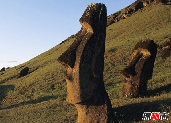 世界十大历史未解之谜,复活岛巨石雕像原来全是遗骸