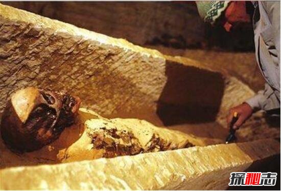 埃及金字塔灵异事件,金字塔中发生的诡异事件